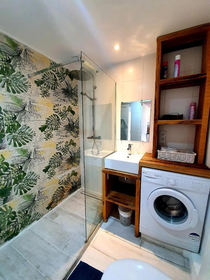Freshly Tastefully Renovated Apartments In Heart Of Old Антиб Екстериор снимка