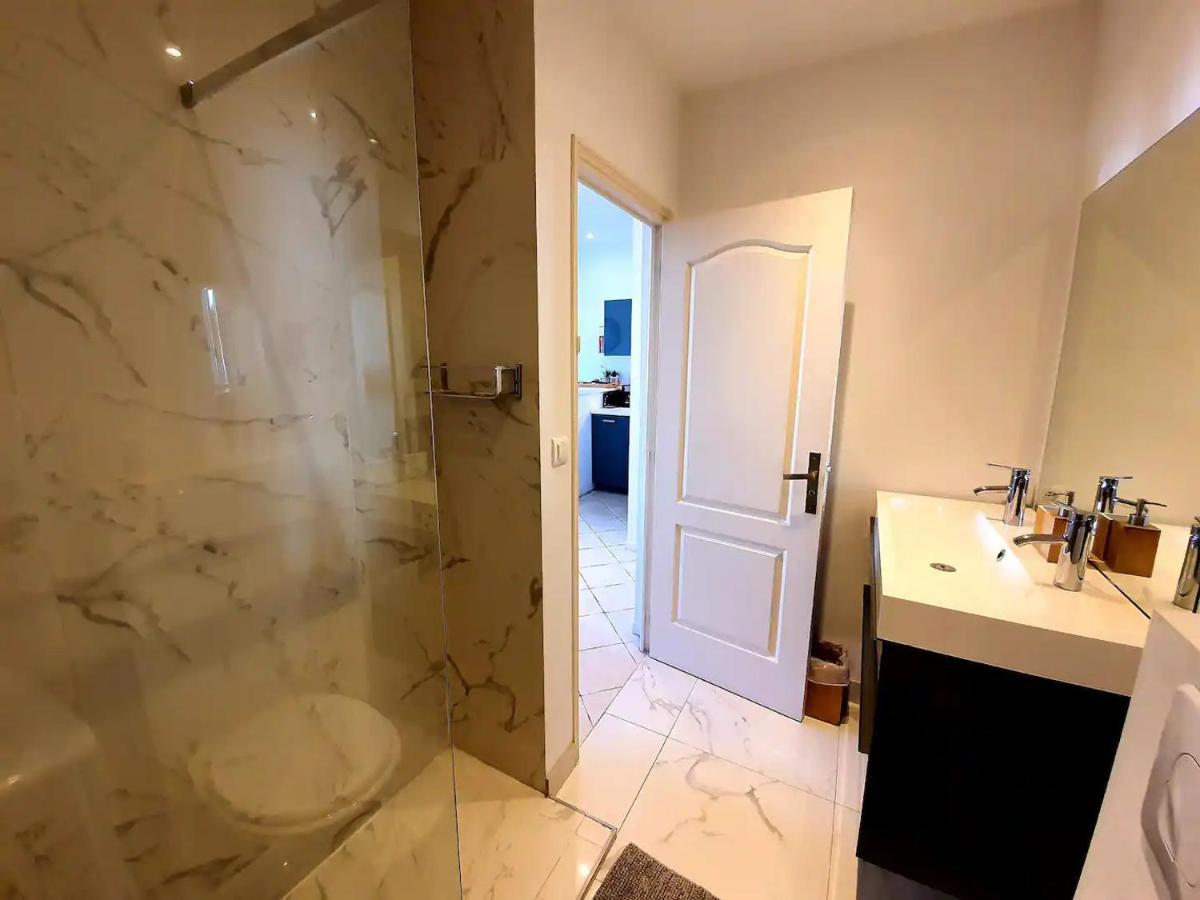 Freshly Tastefully Renovated Apartments In Heart Of Old Антиб Екстериор снимка