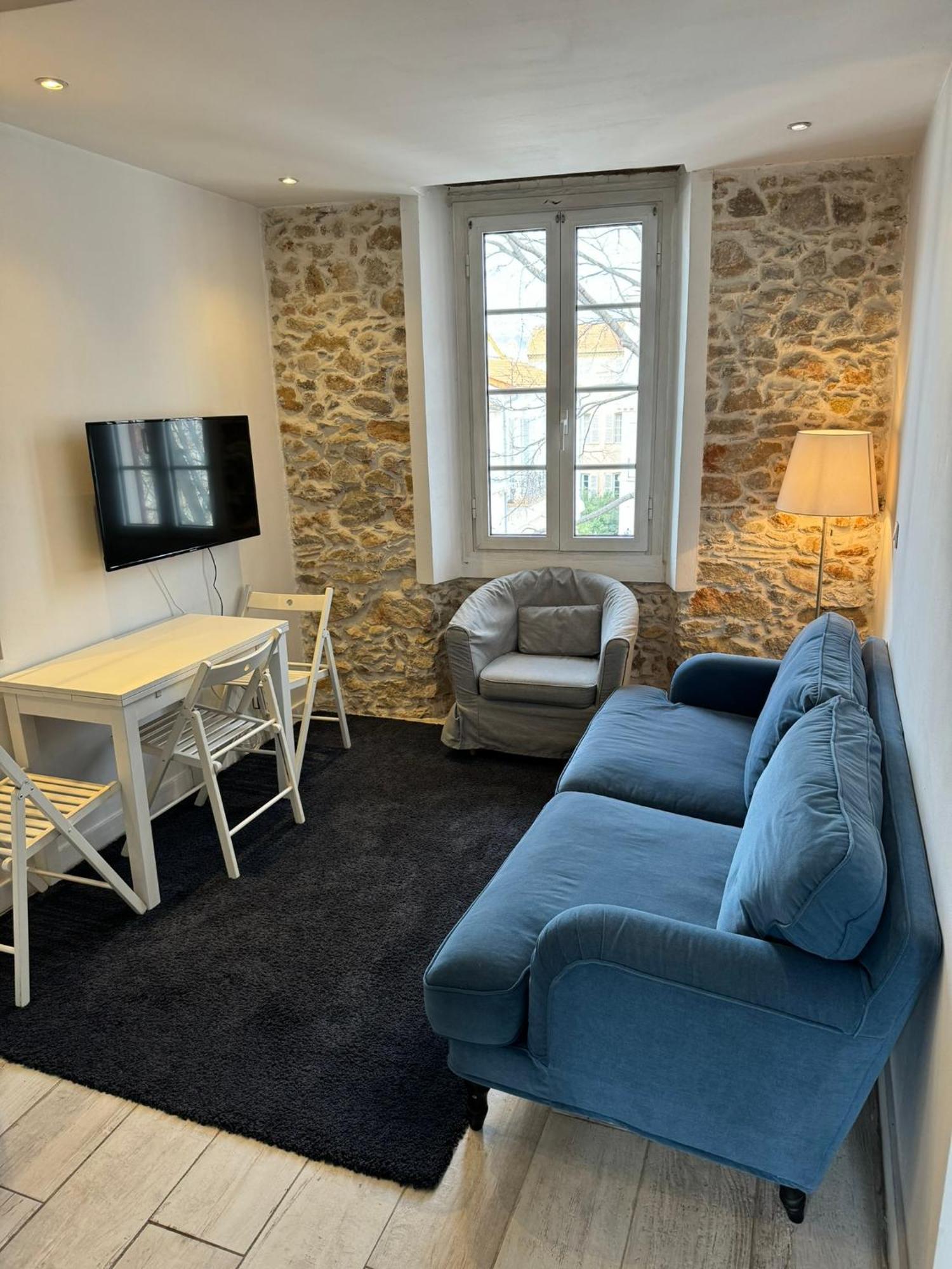 Freshly Tastefully Renovated Apartments In Heart Of Old Антиб Екстериор снимка