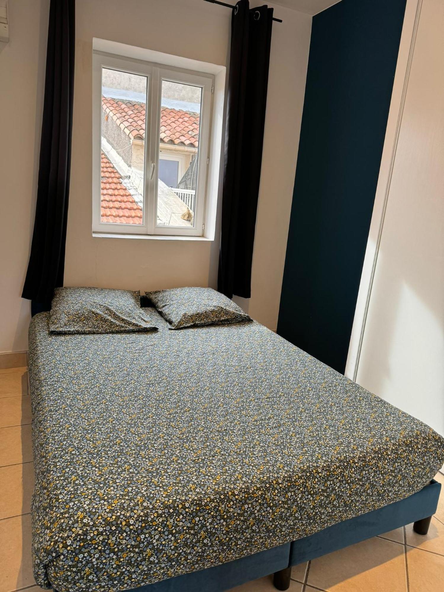 Freshly Tastefully Renovated Apartments In Heart Of Old Антиб Екстериор снимка