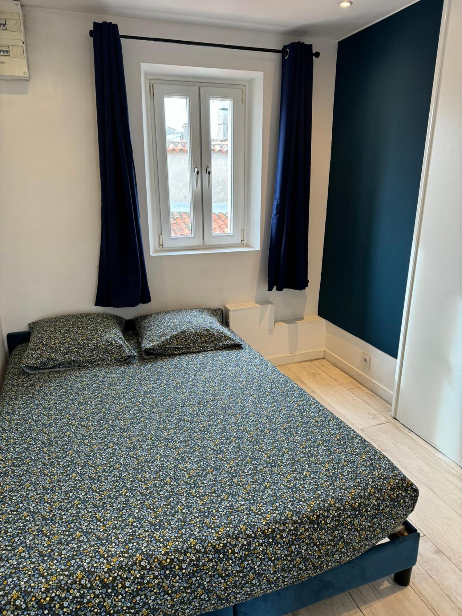 Freshly Tastefully Renovated Apartments In Heart Of Old Антиб Екстериор снимка